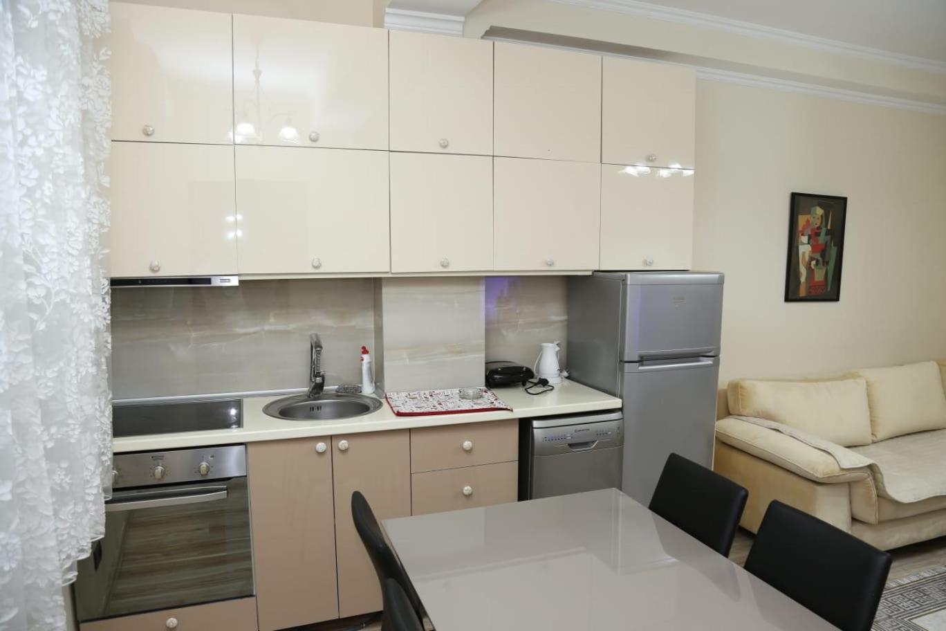 Ergi'S Host Apartment ติรานา ภายนอก รูปภาพ