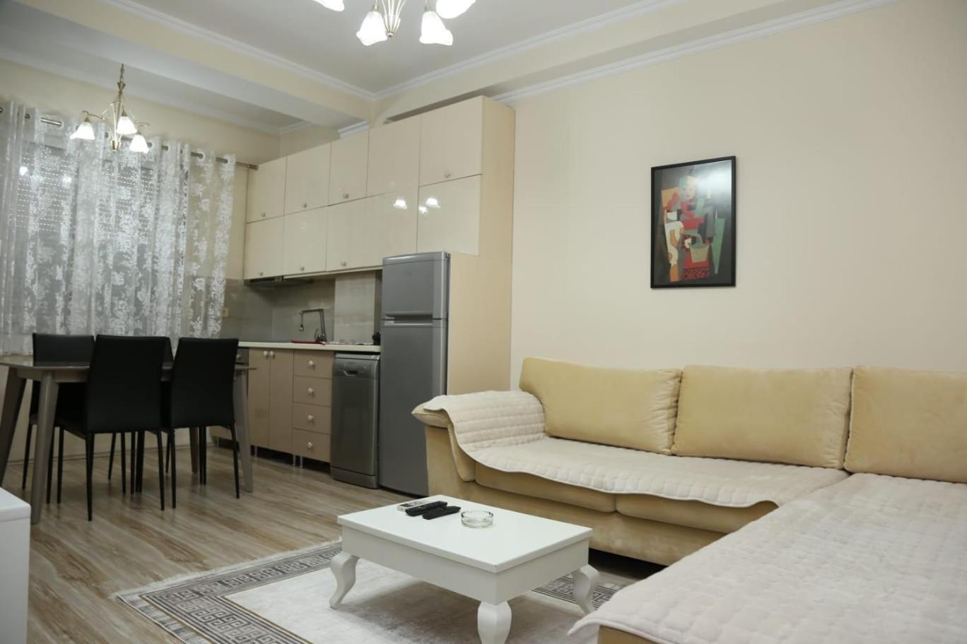 Ergi'S Host Apartment ติรานา ภายนอก รูปภาพ