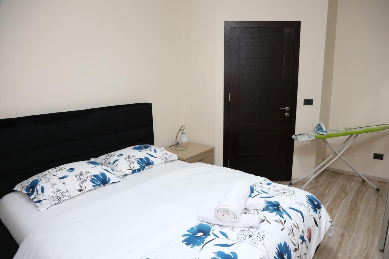 Ergi'S Host Apartment ติรานา ภายนอก รูปภาพ