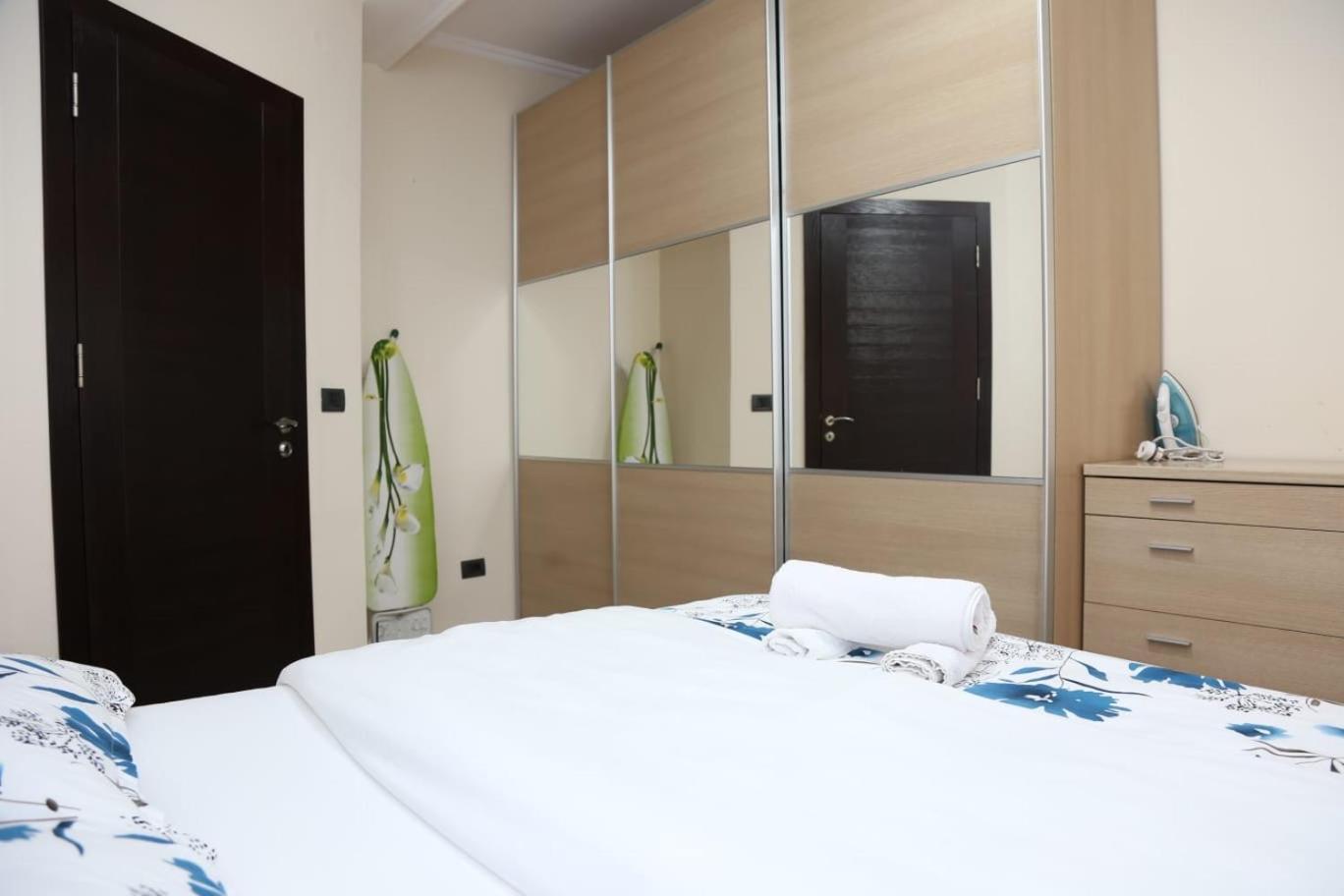 Ergi'S Host Apartment ติรานา ภายนอก รูปภาพ